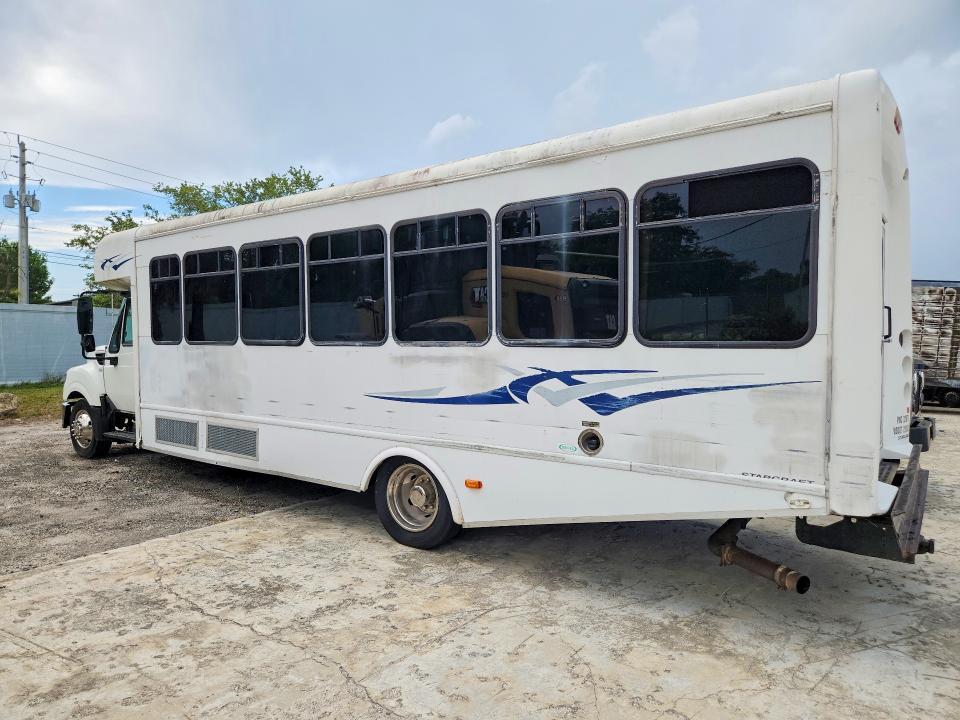 2013 IC BUS PC805 SHUTTLE BUS — Фото 2 из 13