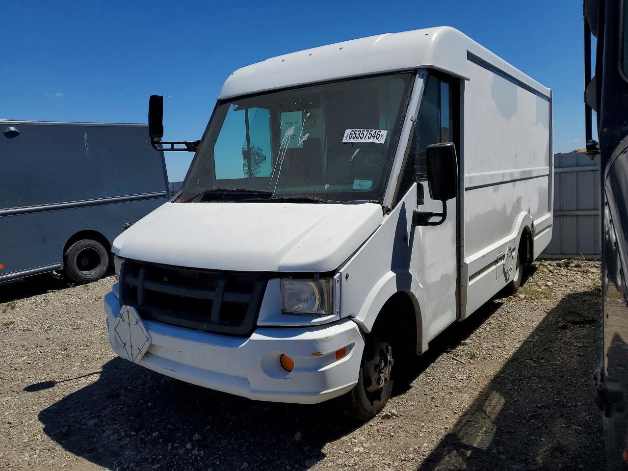 2013 ISUZU NPR HD DELIVERY TRUCK