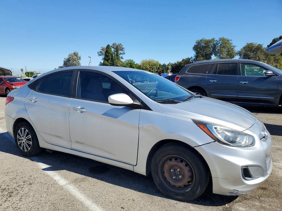 2012 HYUNDAI ACCENT GLS — Фото 4 из 12