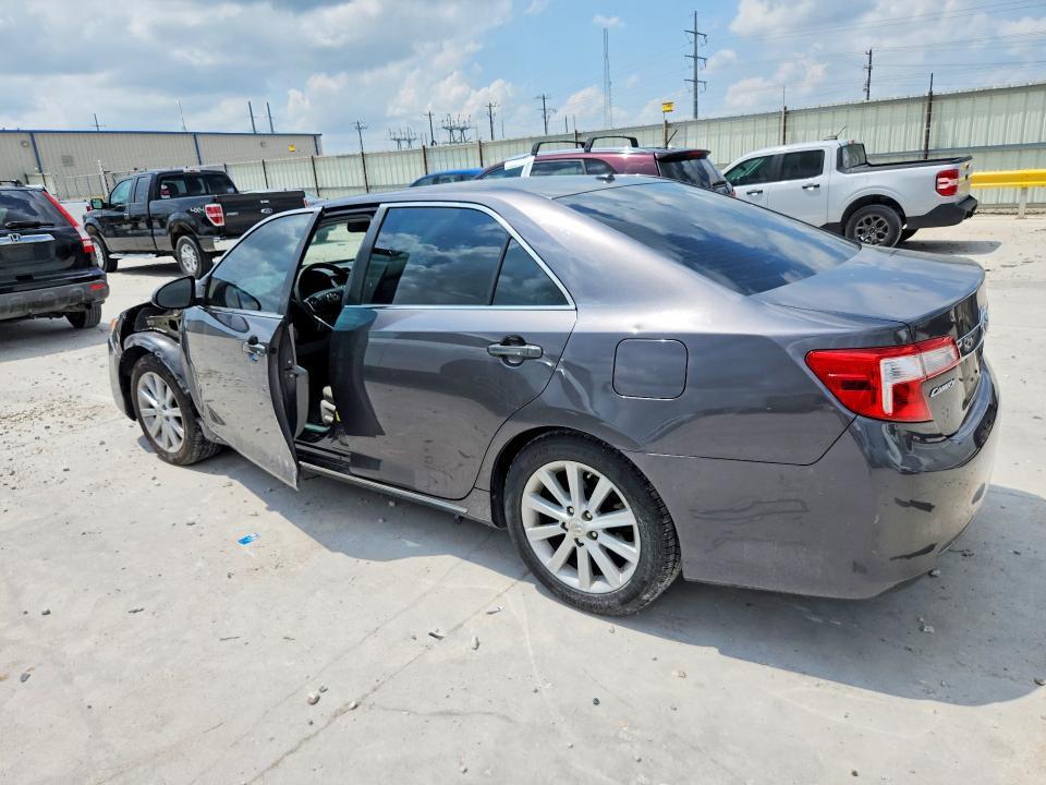 2012 TOYOTA CAMRY XLE — Фото 2 из 12