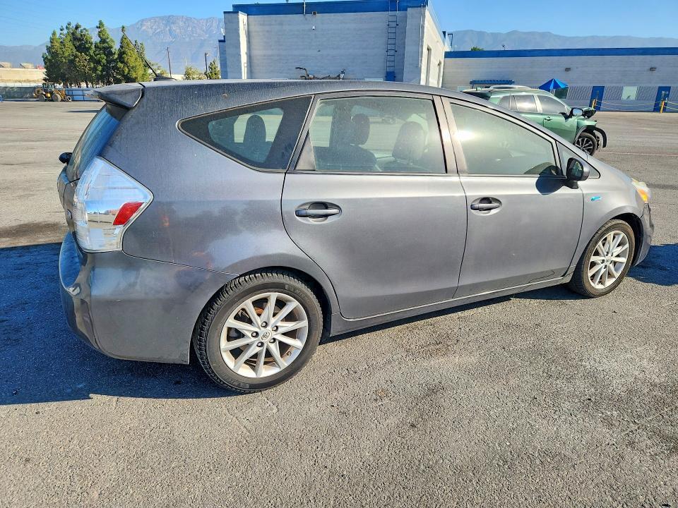 JTDZN3EU8C3088045 2012 TOYOTA PRIUS V photo no. 3
