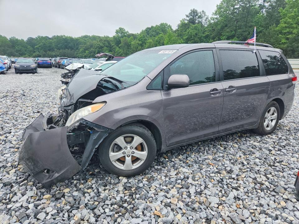2012 TOYOTA SIENNA LE