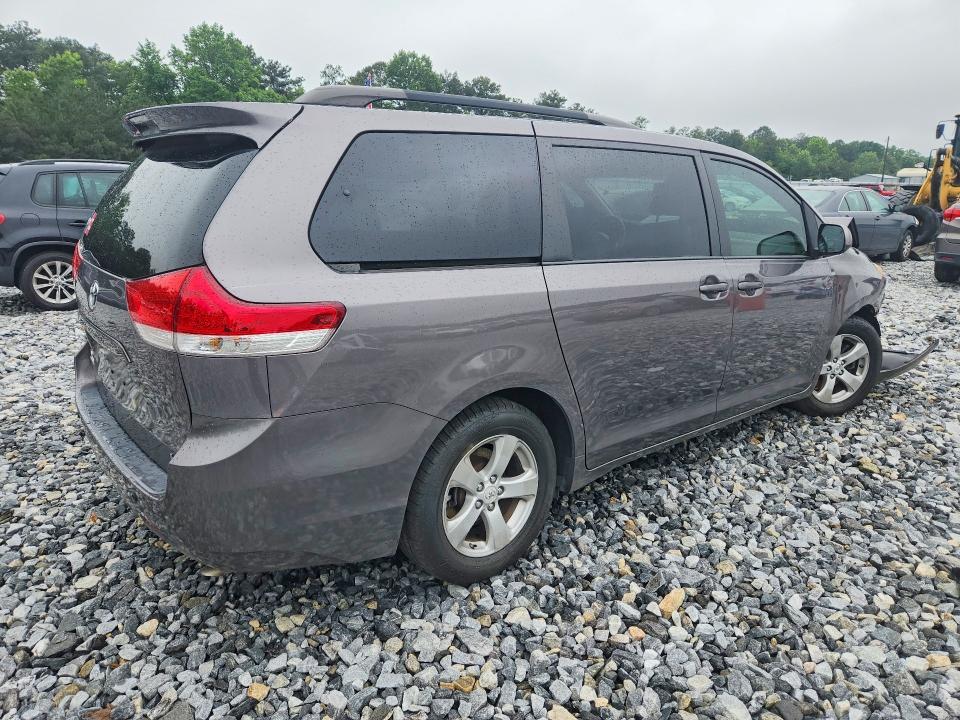 2012 TOYOTA SIENNA LE — Фото 3 из 13