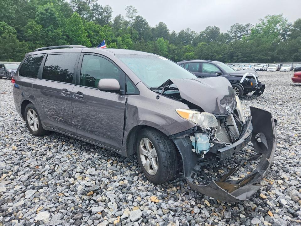2012 TOYOTA SIENNA LE — Фото 4 из 13