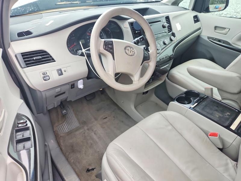 2012 TOYOTA SIENNA LE — Фото 8 из 13