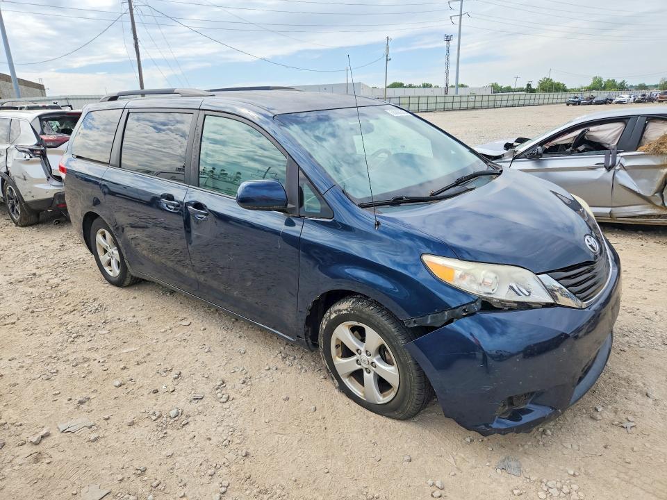 2012 TOYOTA SIENNA LE — Фото 4 из 13
