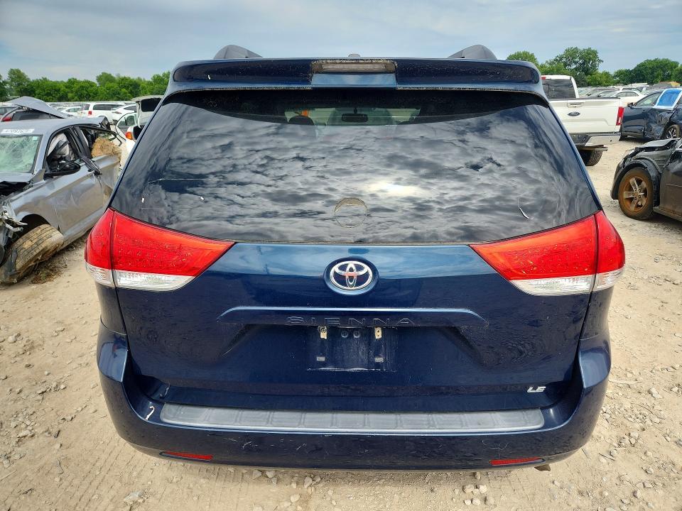 2012 TOYOTA SIENNA LE — Фото 6 из 13