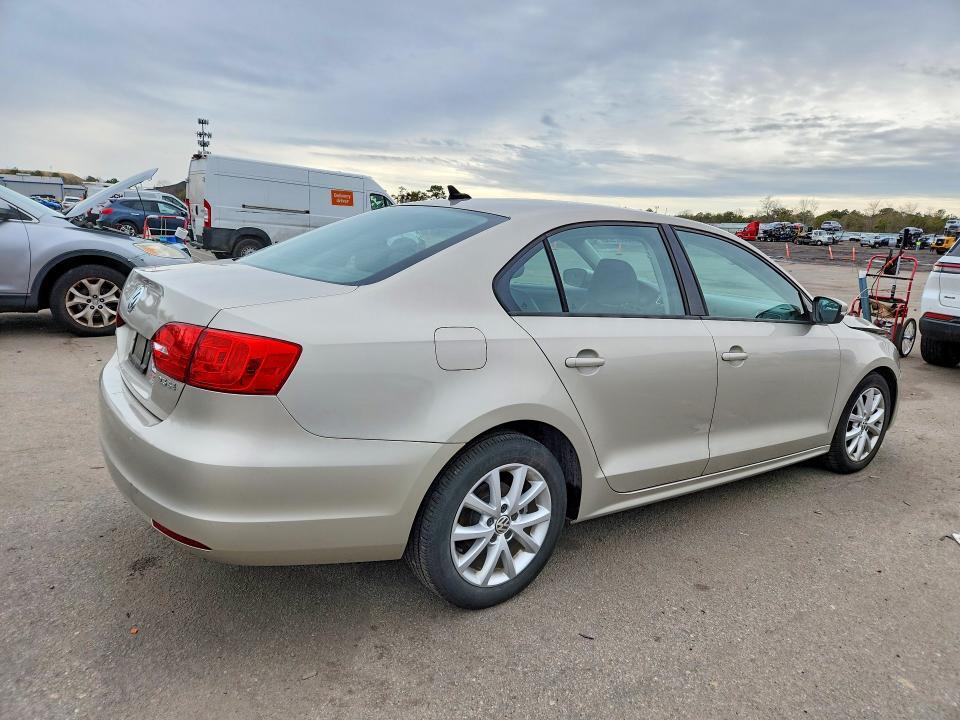 2012 VOLKSWAGEN JETTA SE — Фото 3 из 12