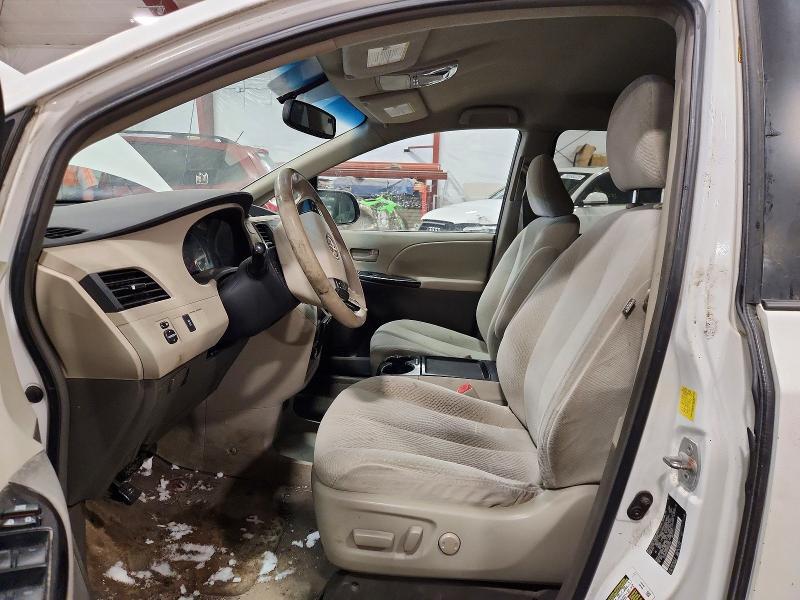2011 TOYOTA SIENNA LE — Фото 7 из 13