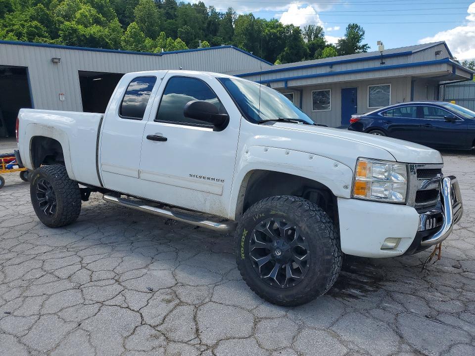 1GCVKSE24BZ226465 2011 CHEVROLET SILVERADO photo no. 4