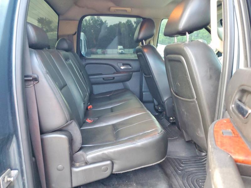 2011 CHEVROLET SILVERADO K3500 LTZ — Фото 10 из 12