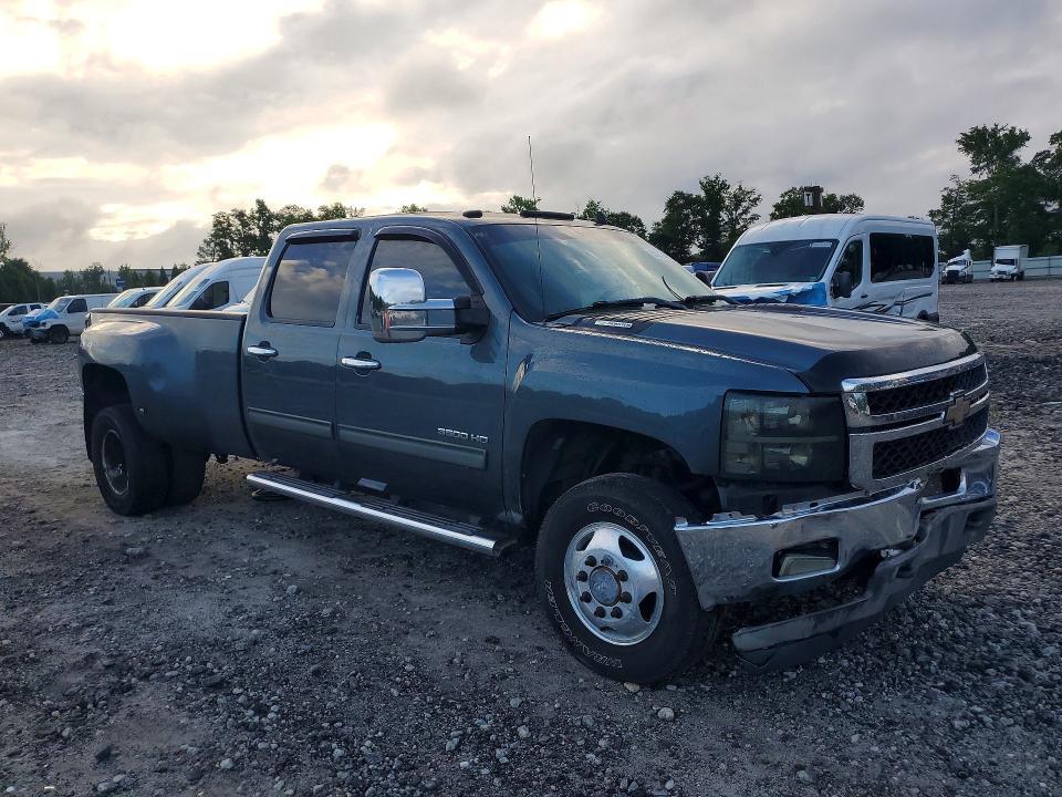 2011 CHEVROLET SILVERADO K3500 LTZ — Фото 4 из 12