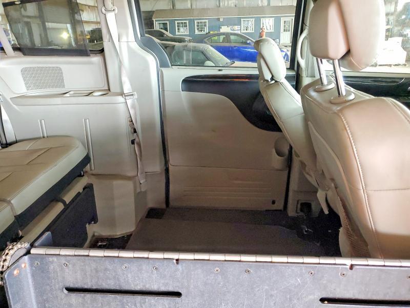 2011 CHRYSLER TOWN & COUNTRY LIMITED — Фото 11 из 13