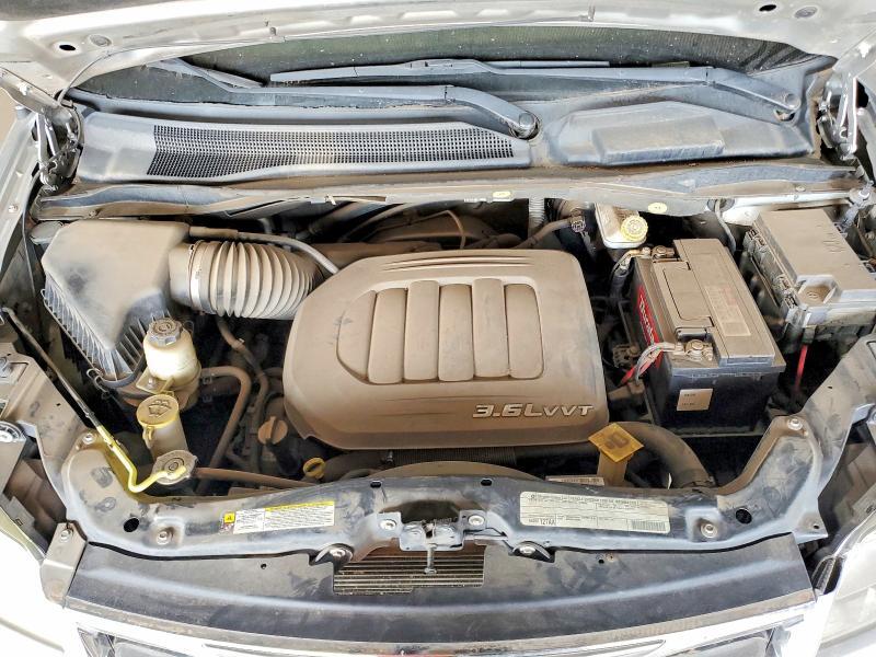 2011 CHRYSLER TOWN & COUNTRY LIMITED — Фото 12 из 13