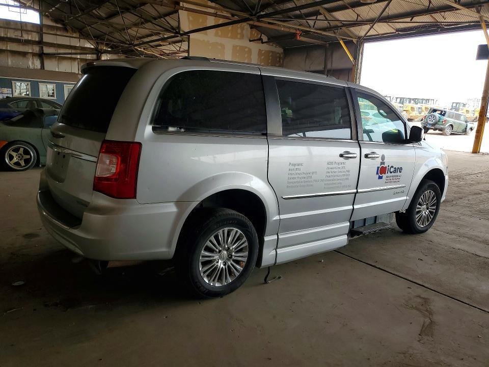 2011 CHRYSLER TOWN & COUNTRY LIMITED — Фото 3 из 13