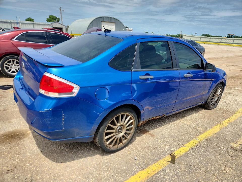 1FAHP3EN4BW112357 2011 FORD FOCUS photo no. 3