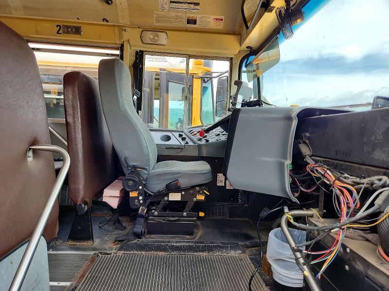 2011 IC CORPORATION CE SERIES SCHOOL - SCHOOL BUS — Фото 5 из 10