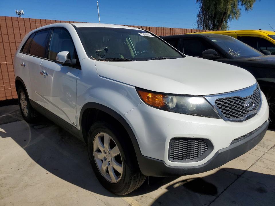 5XYKTCA13BG010480 2011 KIA SORENTO photo no. 4