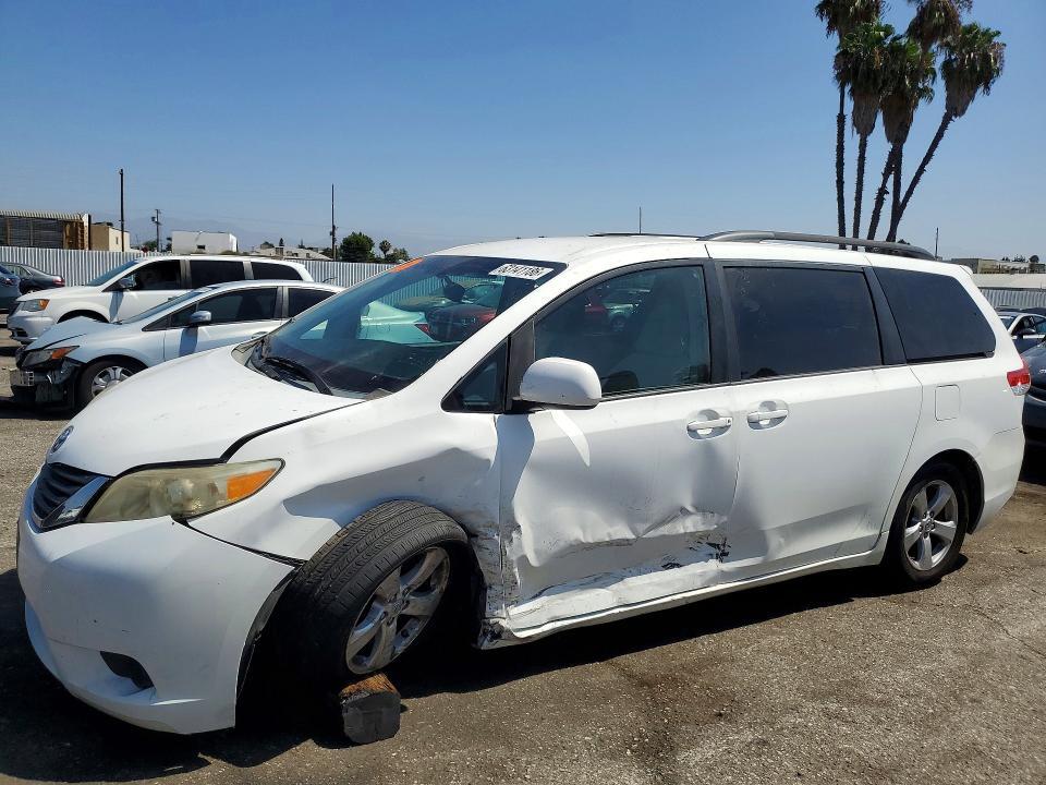 5TDKK3DC4BS049095 2011 TOYOTA SIENNA photo no. 1