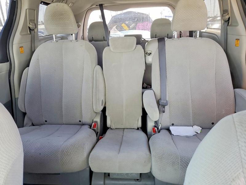 5TDKK3DC4BS049095 2011 TOYOTA SIENNA photo no. 10