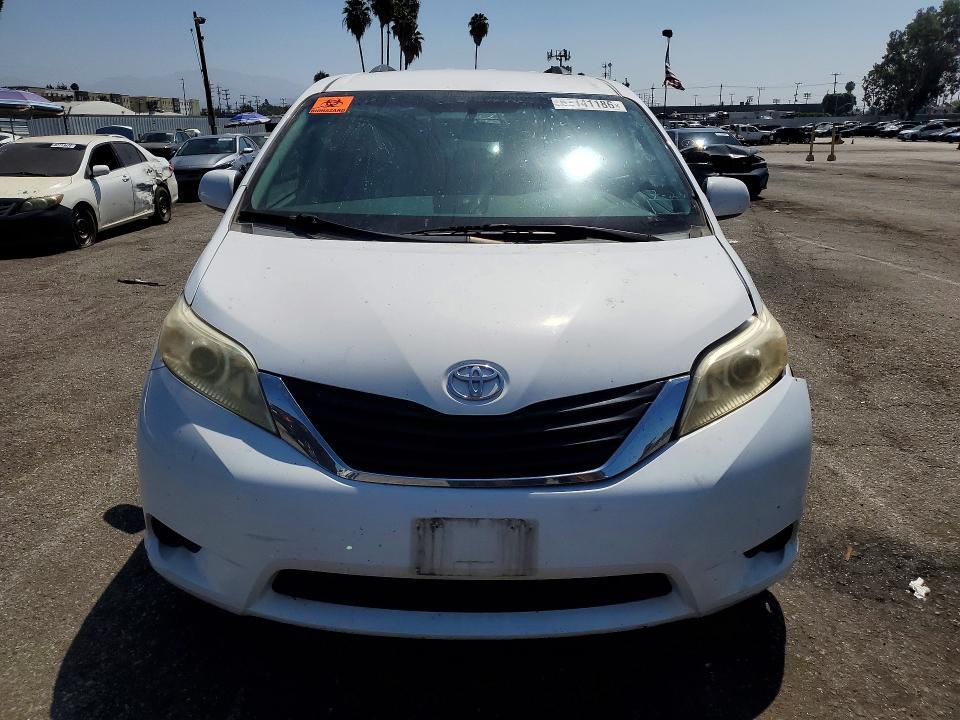 5TDKK3DC4BS049095 2011 TOYOTA SIENNA photo no. 5