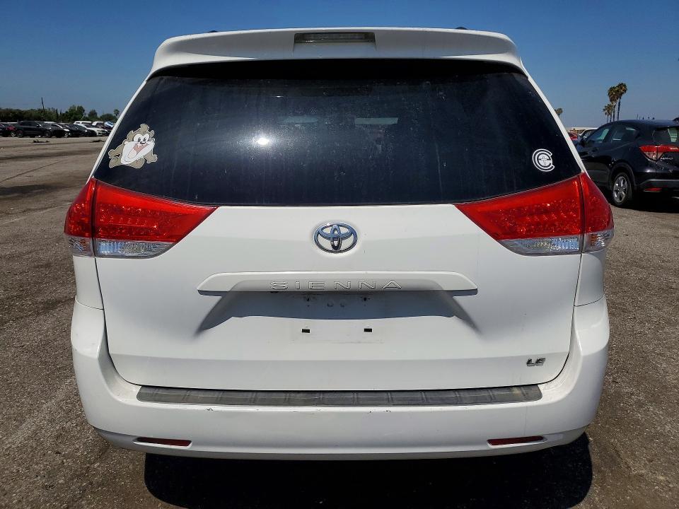 5TDKK3DC4BS049095 2011 TOYOTA SIENNA photo no. 6