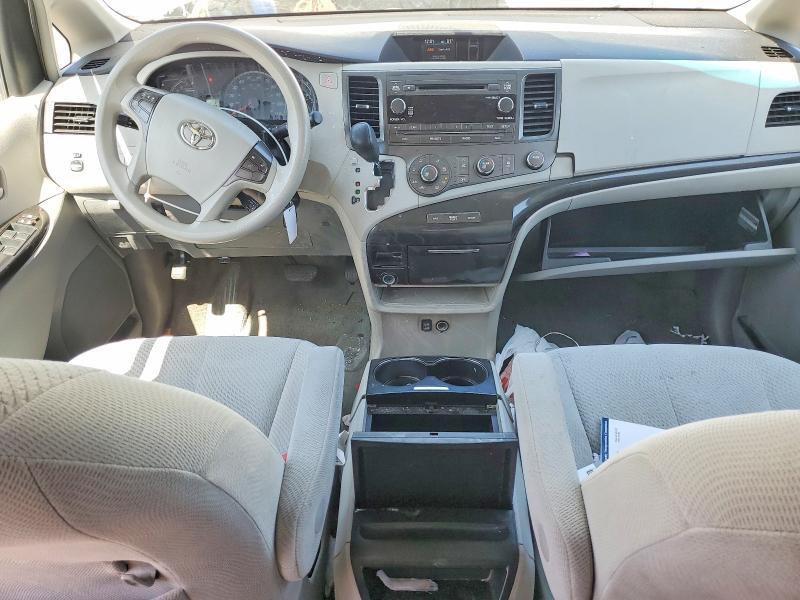 5TDKK3DC4BS049095 2011 TOYOTA SIENNA photo no. 8