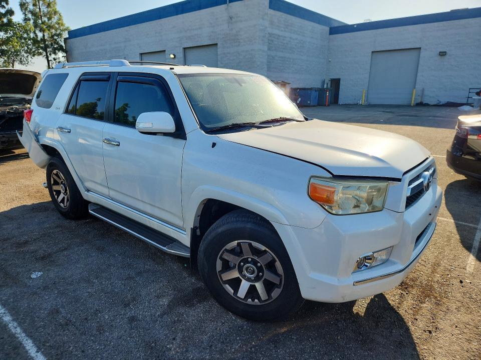 2011 TOYOTA 4RUNNER SR5 — Фото 4 из 12
