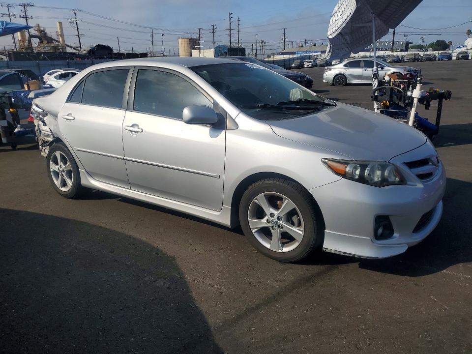 2T1BU4EE6BC726575 2011 TOYOTA COROLLA photo no. 4