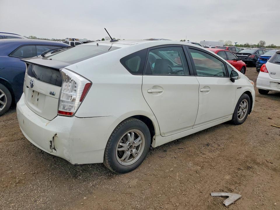 2011 TOYOTA PRIUS TWO — Фото 3 из 12
