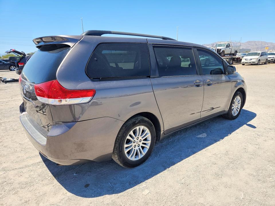 2011 TOYOTA SIENNA LE — Фото 3 из 14