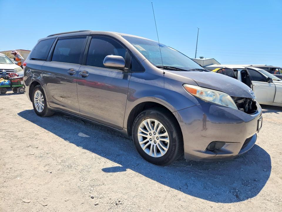 2011 TOYOTA SIENNA LE — Фото 4 из 14
