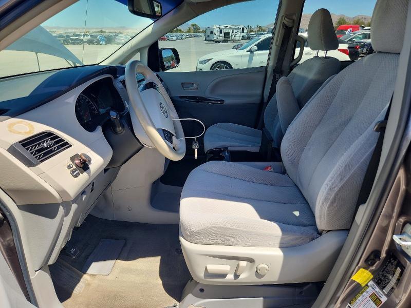 2011 TOYOTA SIENNA LE — Фото 7 из 14