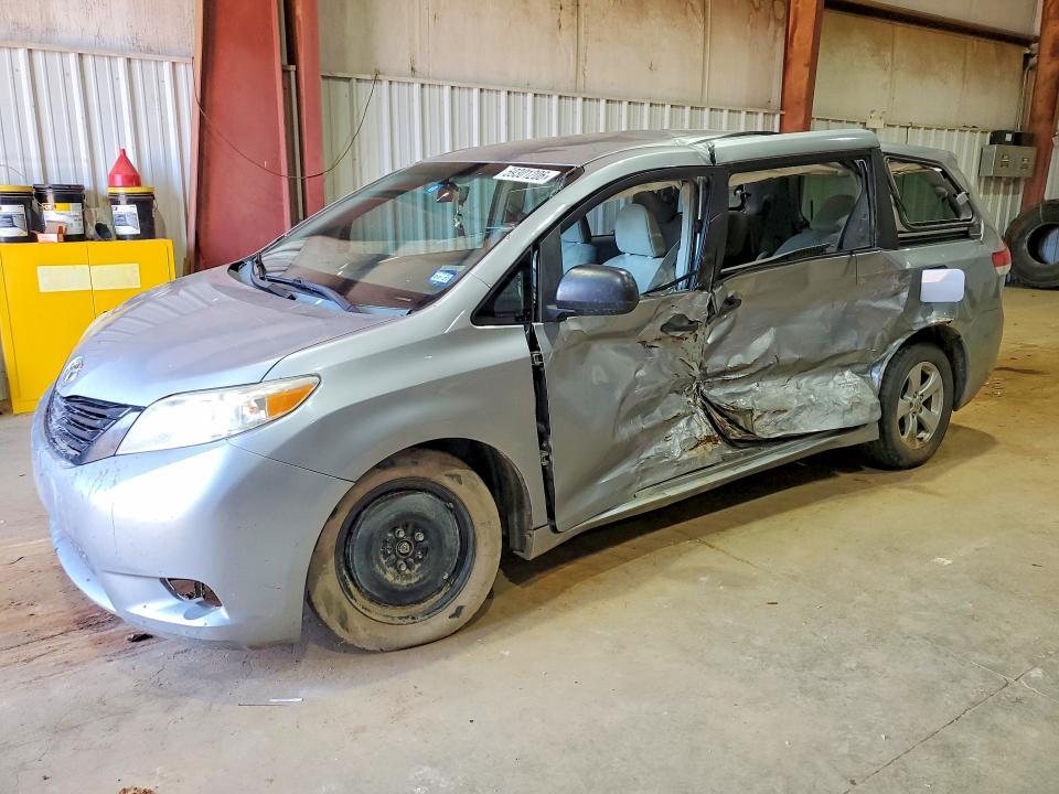 5TDKA3DC0BS006067 2011 TOYOTA SIENNA photo no. 1