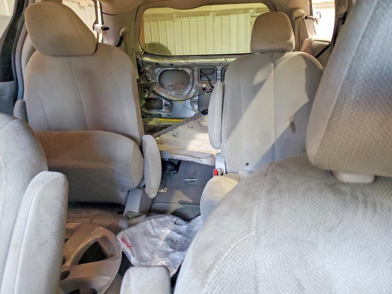 5TDKA3DC0BS006067 2011 TOYOTA SIENNA photo no. 10