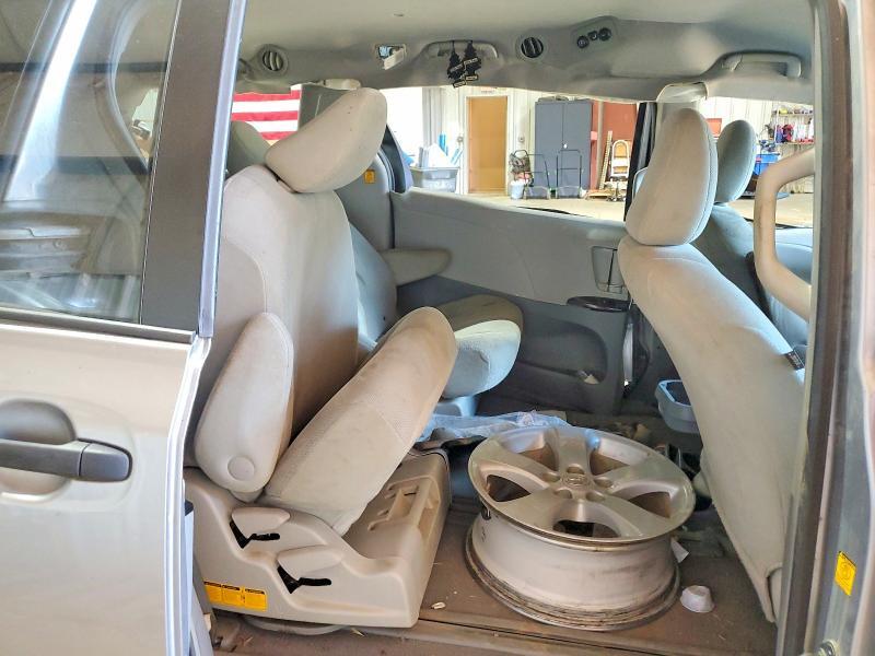 5TDKA3DC0BS006067 2011 TOYOTA SIENNA photo no. 11