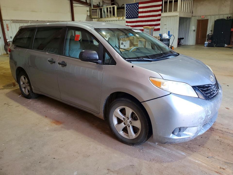 5TDKA3DC0BS006067 2011 TOYOTA SIENNA photo no. 4