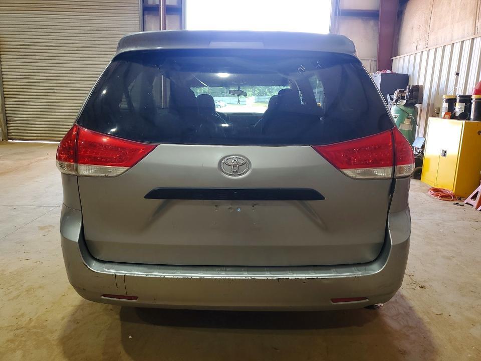5TDKA3DC0BS006067 2011 TOYOTA SIENNA photo no. 6