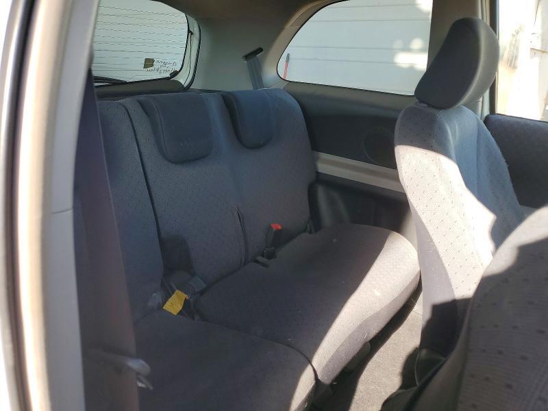 2011 TOYOTA YARIS BASE — Фото 10 из 12