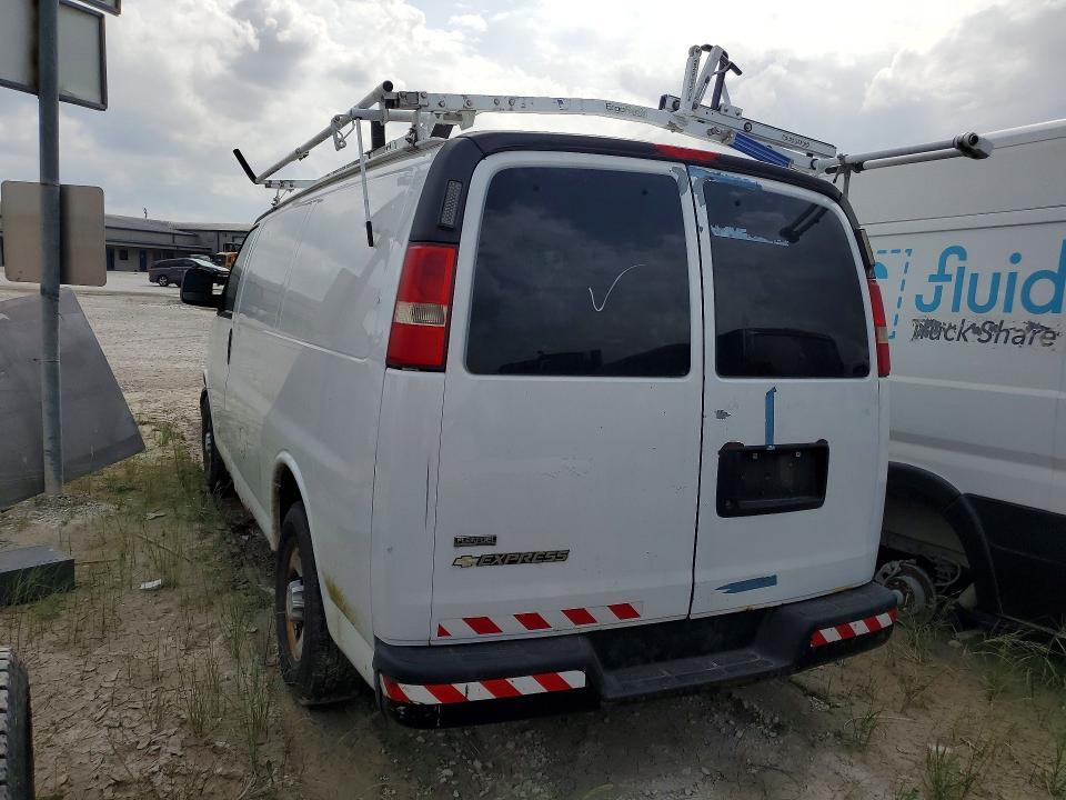 2010 CHEVROLET EXPRESS G2500 — Фото 2 из 13