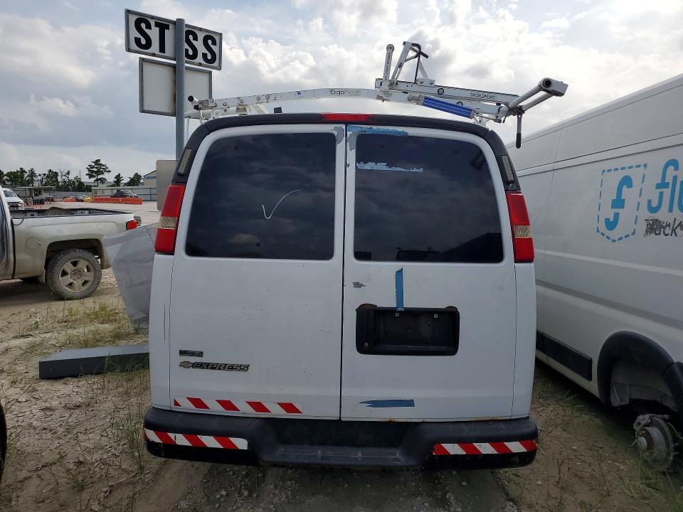 2010 CHEVROLET EXPRESS G2500 — Фото 6 из 13