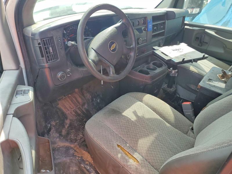 2010 CHEVROLET EXPRESS G2500 — Фото 8 из 13