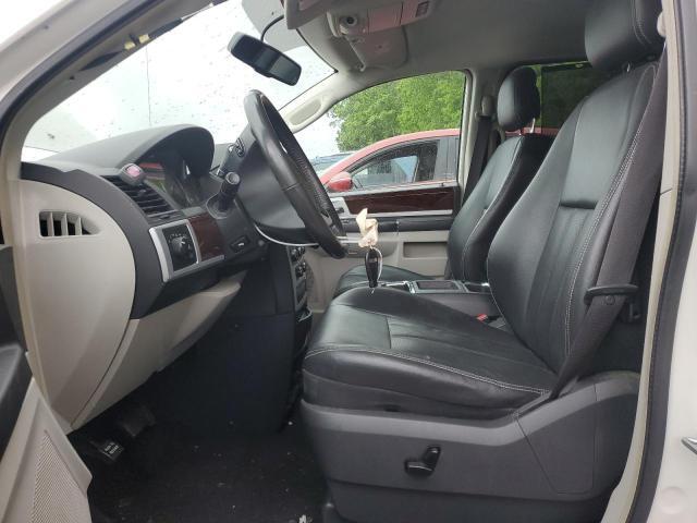 2010 CHRYSLER TOWN & COUNTRY TOURING PLUS — Фото 7 из 13