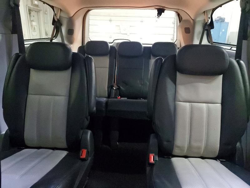 2010 CHRYSLER TOWN & COUNTRY TOURING PLUS — Фото 10 из 13