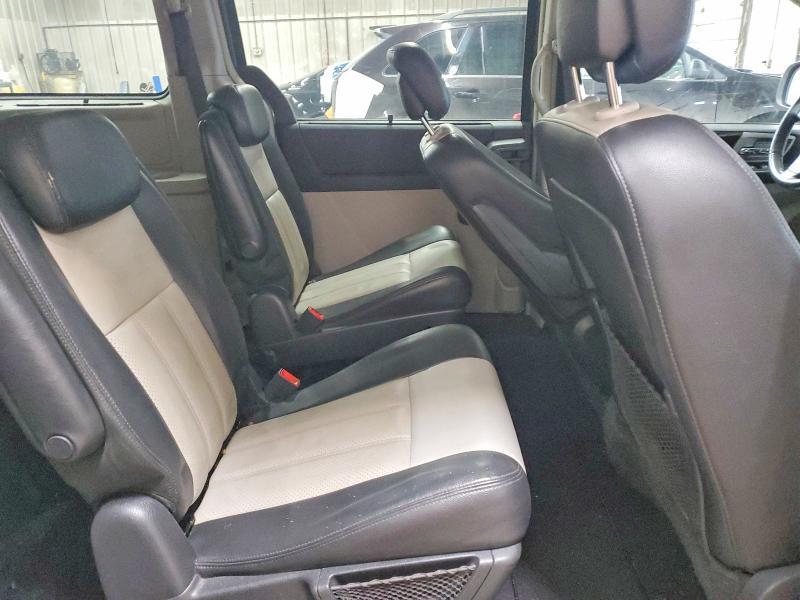 2010 CHRYSLER TOWN & COUNTRY TOURING PLUS — Фото 11 из 13
