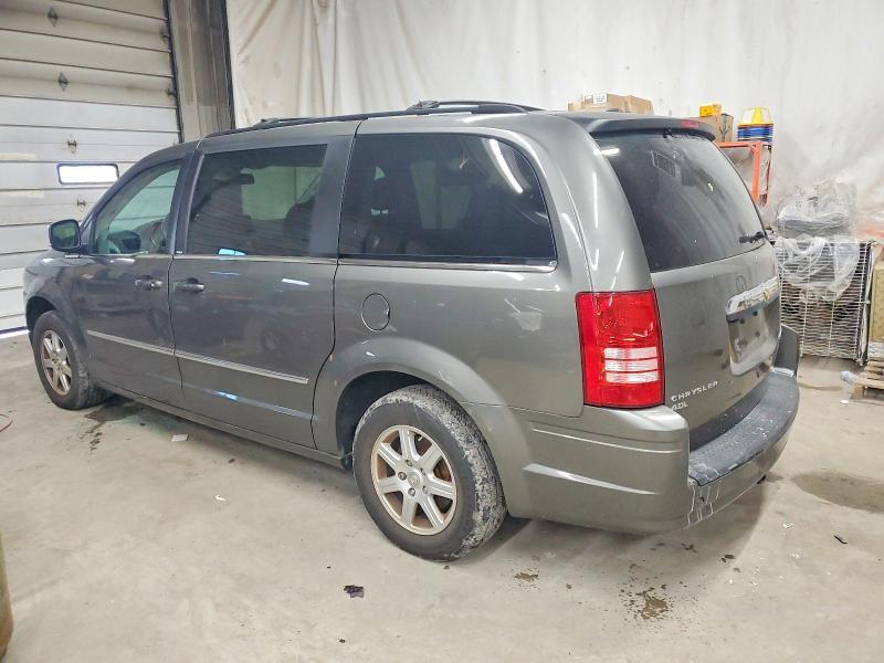 2010 CHRYSLER TOWN & COUNTRY TOURING PLUS — Фото 2 из 13