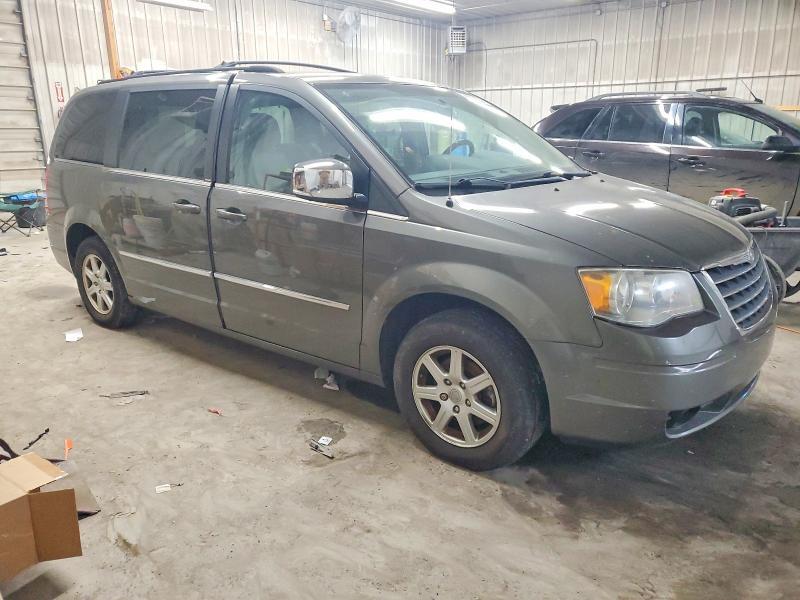 2010 CHRYSLER TOWN & COUNTRY TOURING PLUS — Фото 4 из 13