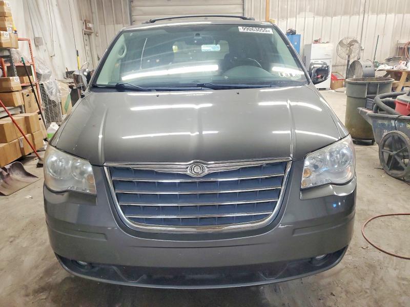 2010 CHRYSLER TOWN & COUNTRY TOURING PLUS — Фото 5 из 13