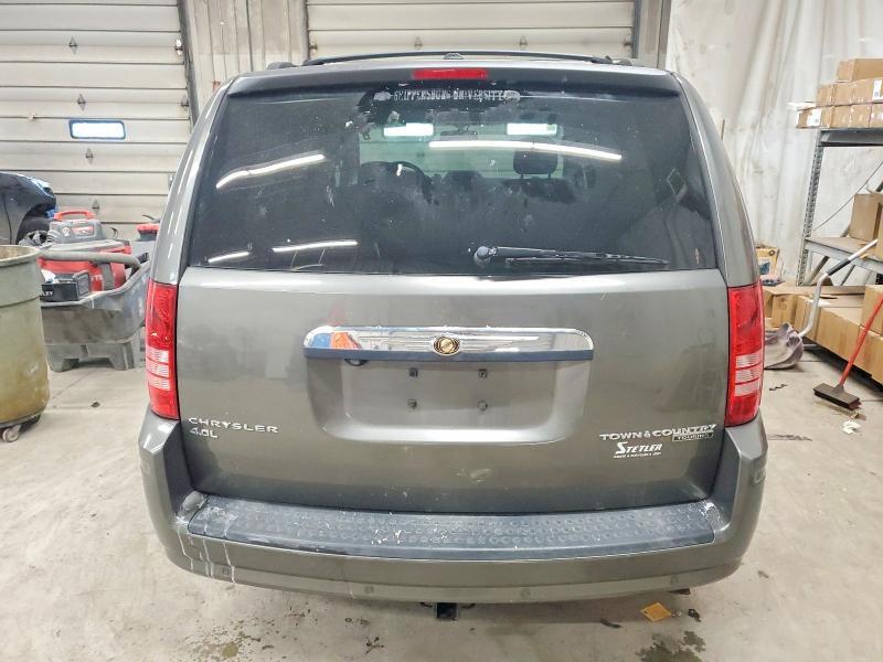 2010 CHRYSLER TOWN & COUNTRY TOURING PLUS — Фото 6 из 13