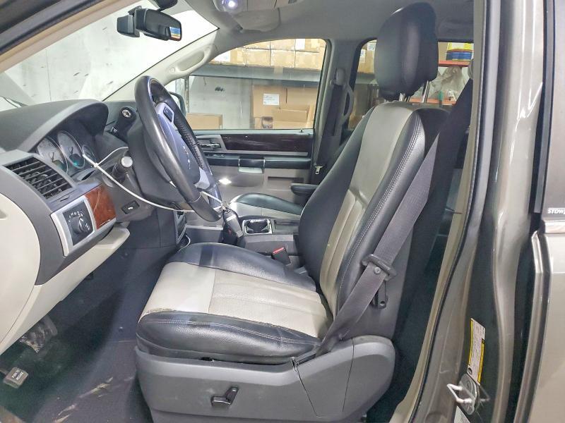 2010 CHRYSLER TOWN & COUNTRY TOURING PLUS — Фото 7 из 13
